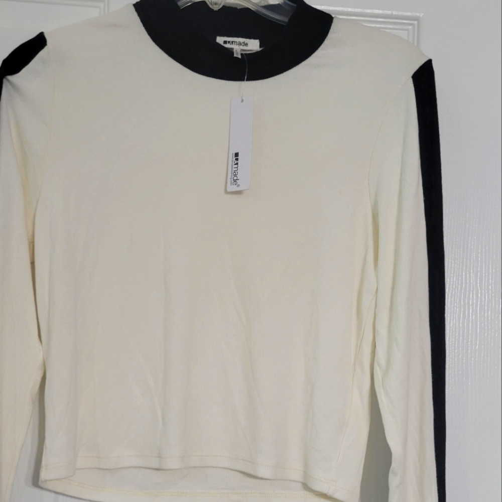 LA Made S21017 Vic Crop Top Sz Small NWT P2P 17 Plenty of Stretch